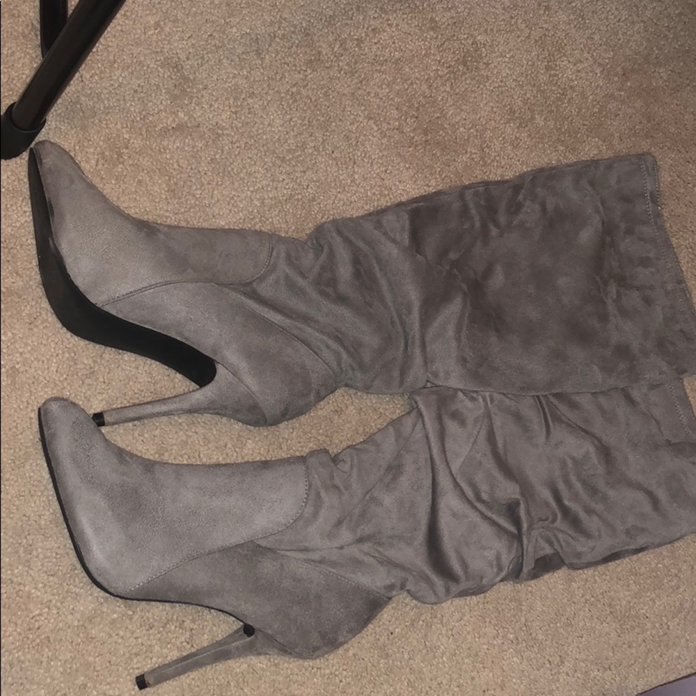 Jennifer Lopez heeled boots
